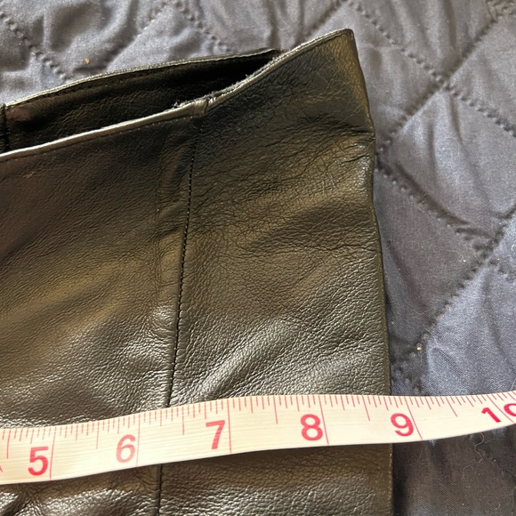 Above knee, black, vegan, Chinese laundry, flat boot, fits a thicker calf - Picture 2 of 5